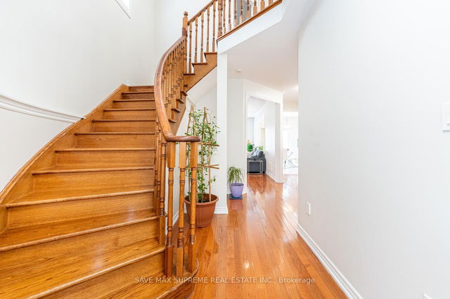 30 Fallharvest Avenue
