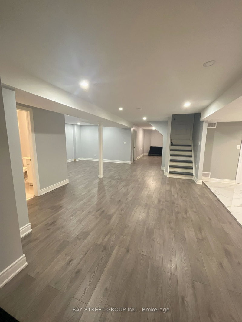 1321 Willowvale Gdns, Mississauga, L5V 1P6 | Image 2