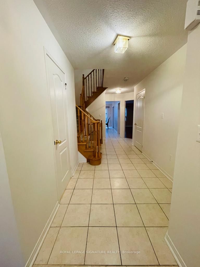 5 - 6035 Bidwell Tr, Mississauga, L5V 3C8 | Image 2