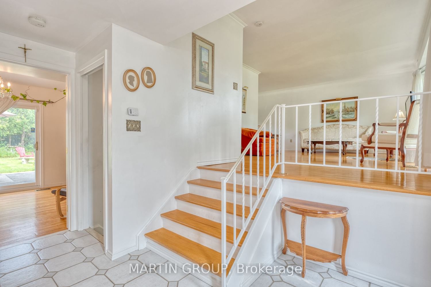Listing Image 4