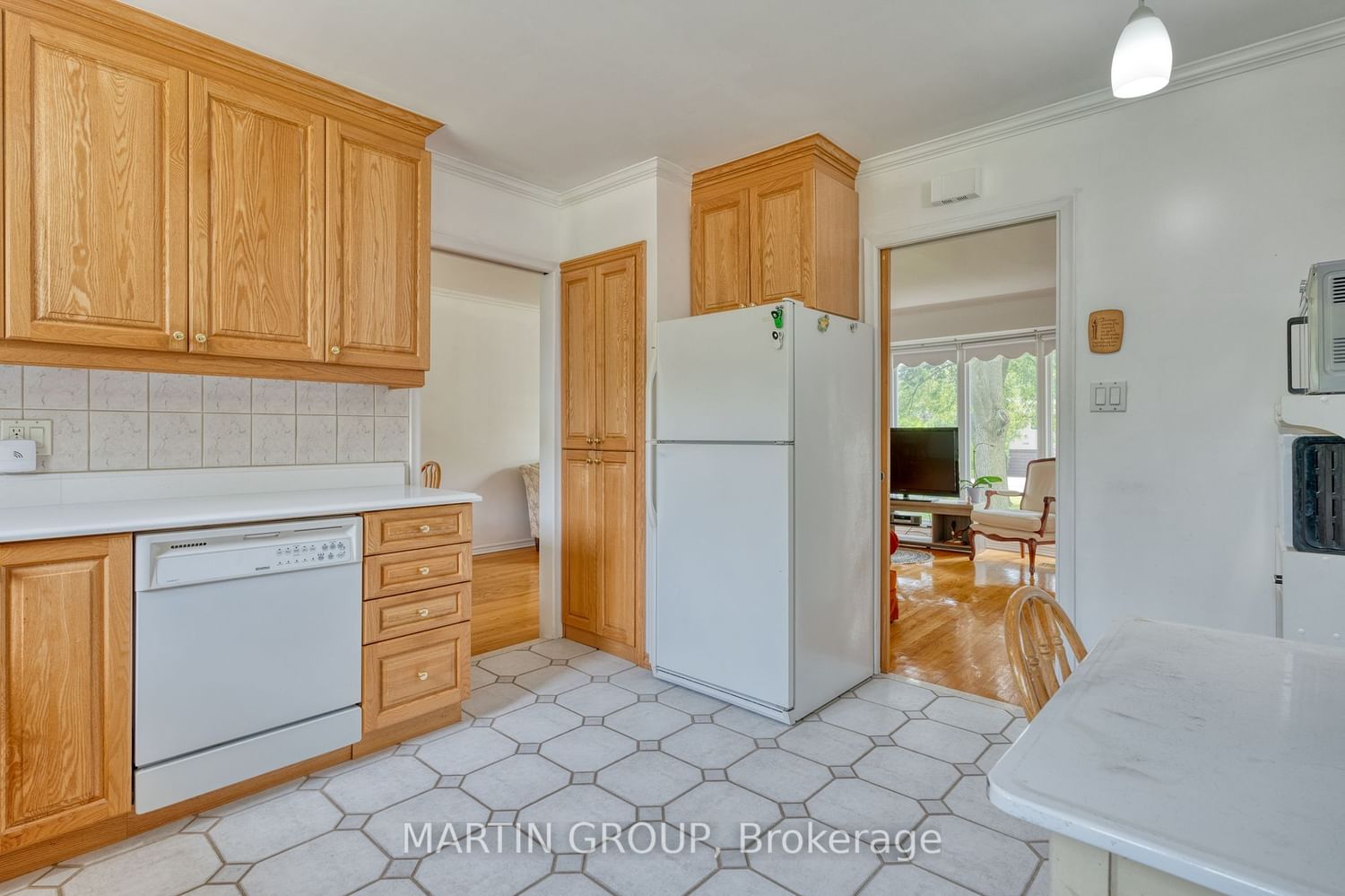 Listing Image 9