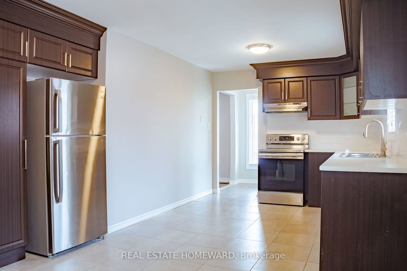 309 Royal Salisbury Way, Brampton, L6V 3G4 | Image 3