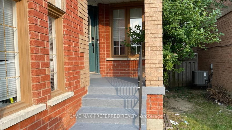 118 White Tail Cres, Brampton, L6Y 5C3 | Image 2