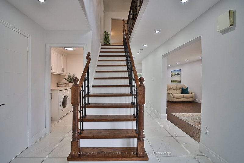 3596 Nutcracker Dr, Mississauga, L5N 6G1 | Image 3