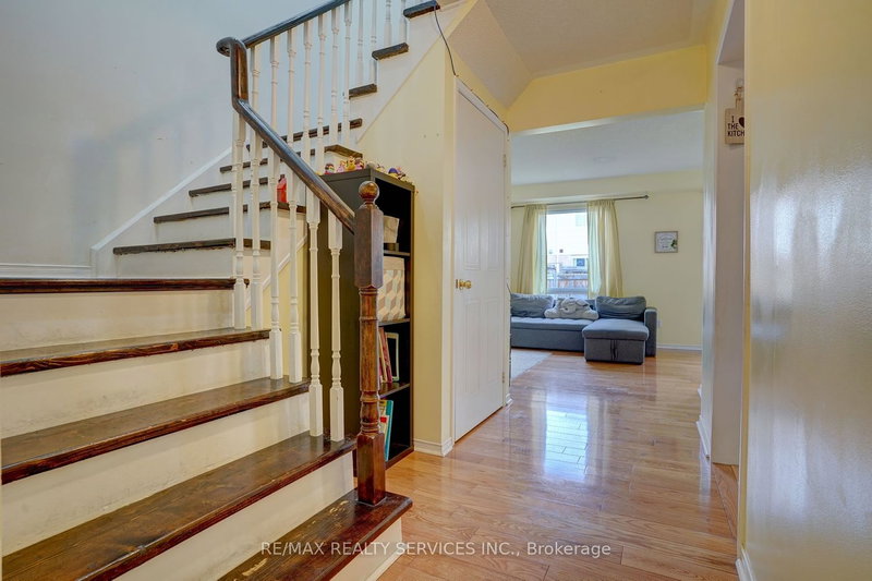 52 - 68 Wickstead Crt, Brampton, L6R 1N8 | Image 2