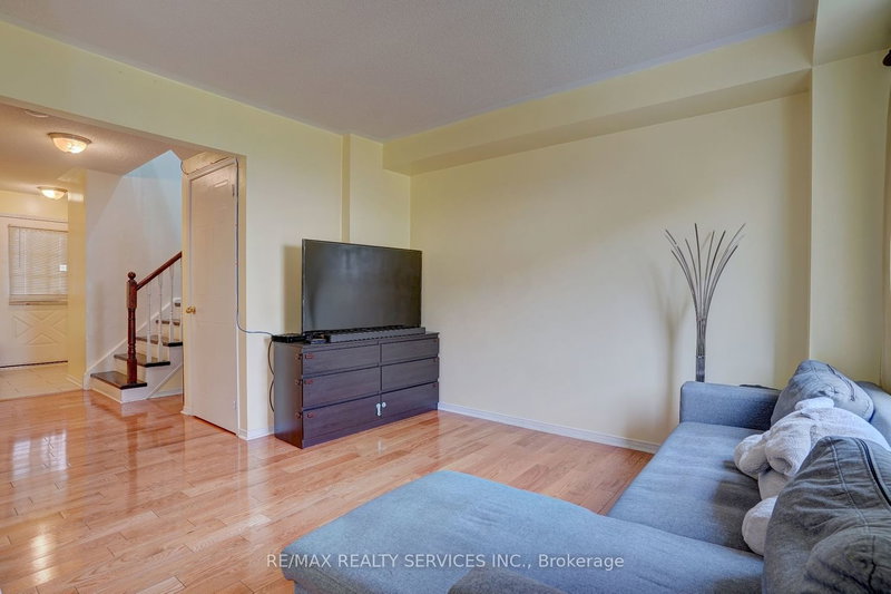 52 - 68 Wickstead Crt, Brampton, L6R 1N8 | Image 3