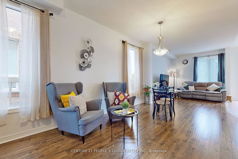 920 Ledbury Cres, Mississauga, L5V 2P8 | Image 2