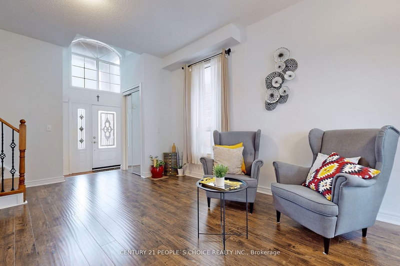 920 Ledbury Cres, Mississauga, L5V 2P8 | Image 3