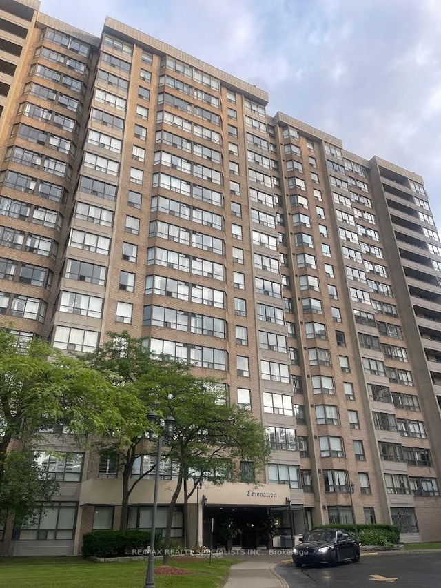 210 - 10 Malta Avenue