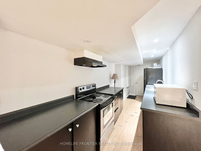 Lower - 514 Candlestick Circ, Mississauga, L4Z 0B2 | Image 3