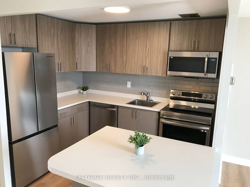 Ph10 - 1100 Caven St, Mississauga, L5G 4N3 | Image 2