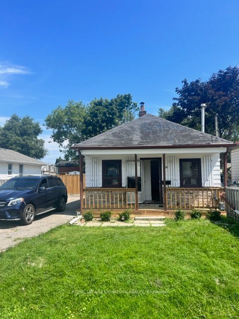 1045 Strathy Avenue