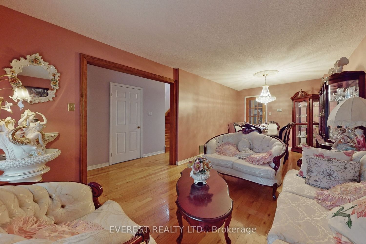 Listing Image 7