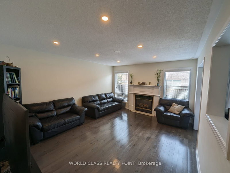 727 Thompson Rd S, Milton, L9T 5W8 | Image 3