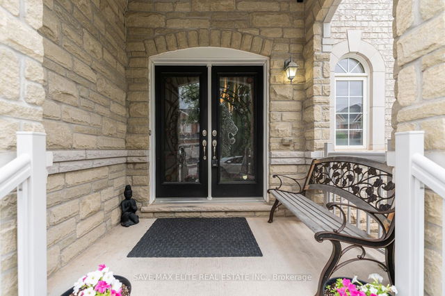 15 Lavallee Crescent