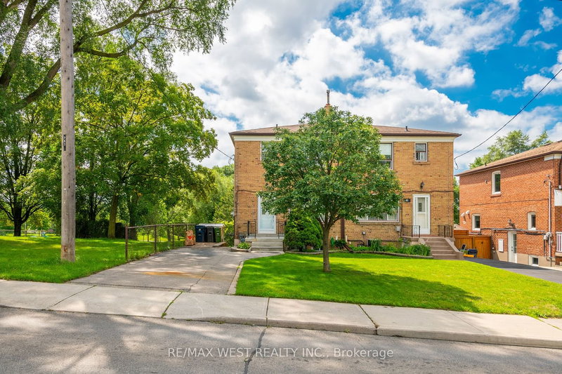 83 East Dr, Toronto, M6N 2N8 | Image 2