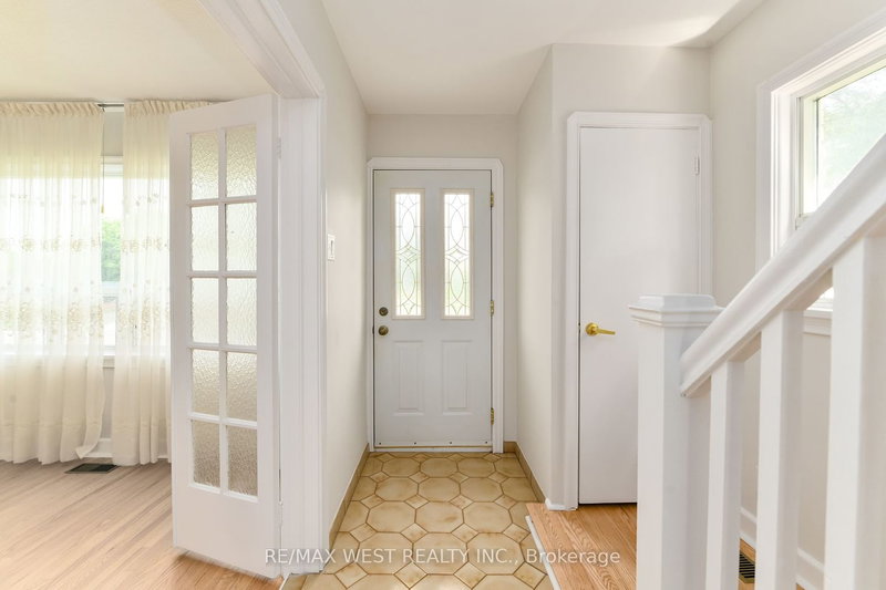 83 East Dr, Toronto, M6N 2N8 | Image 3