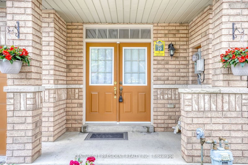94 Unionville Cres, Brampton, L6P 2Z4 | Image 2