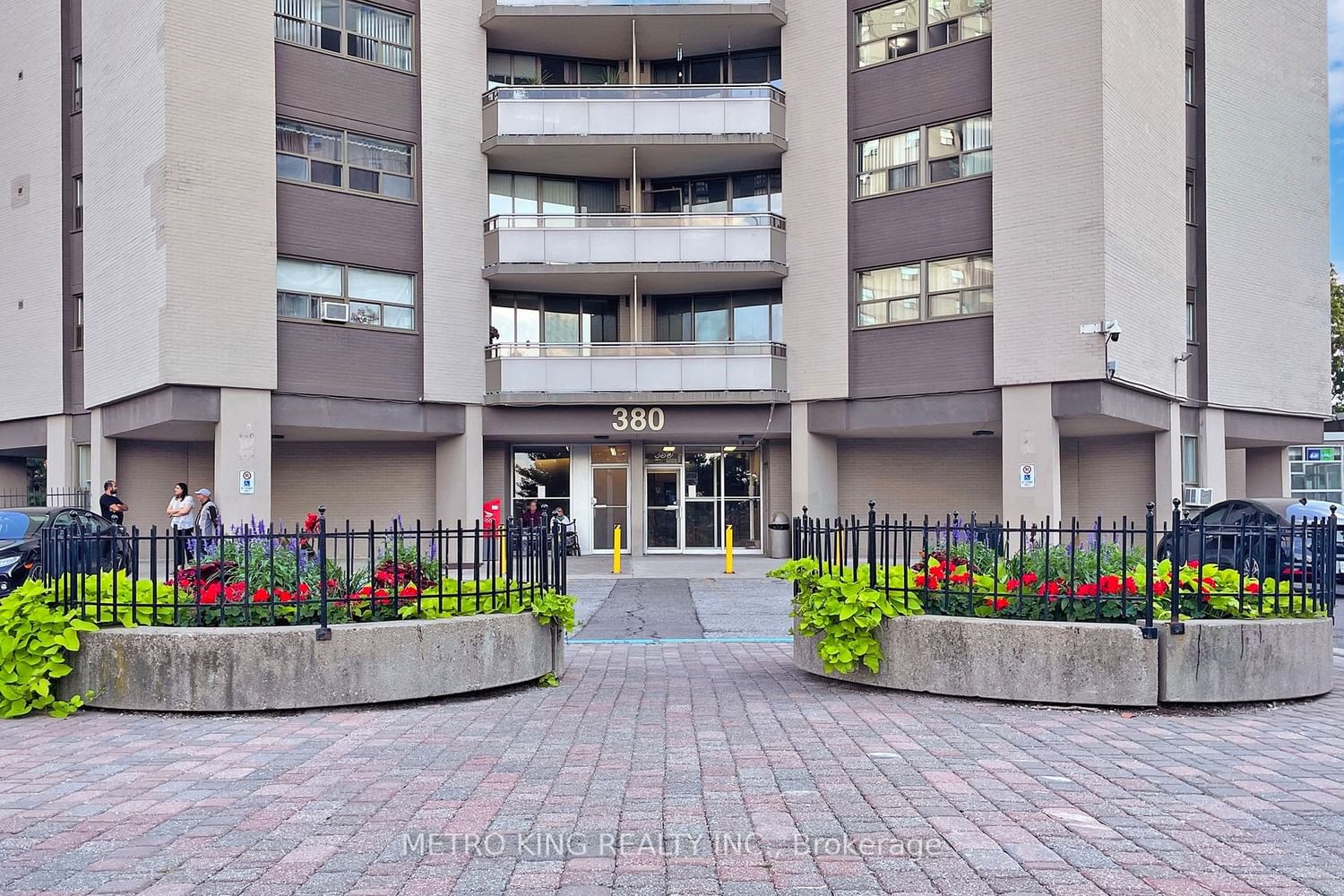Listing Image 4