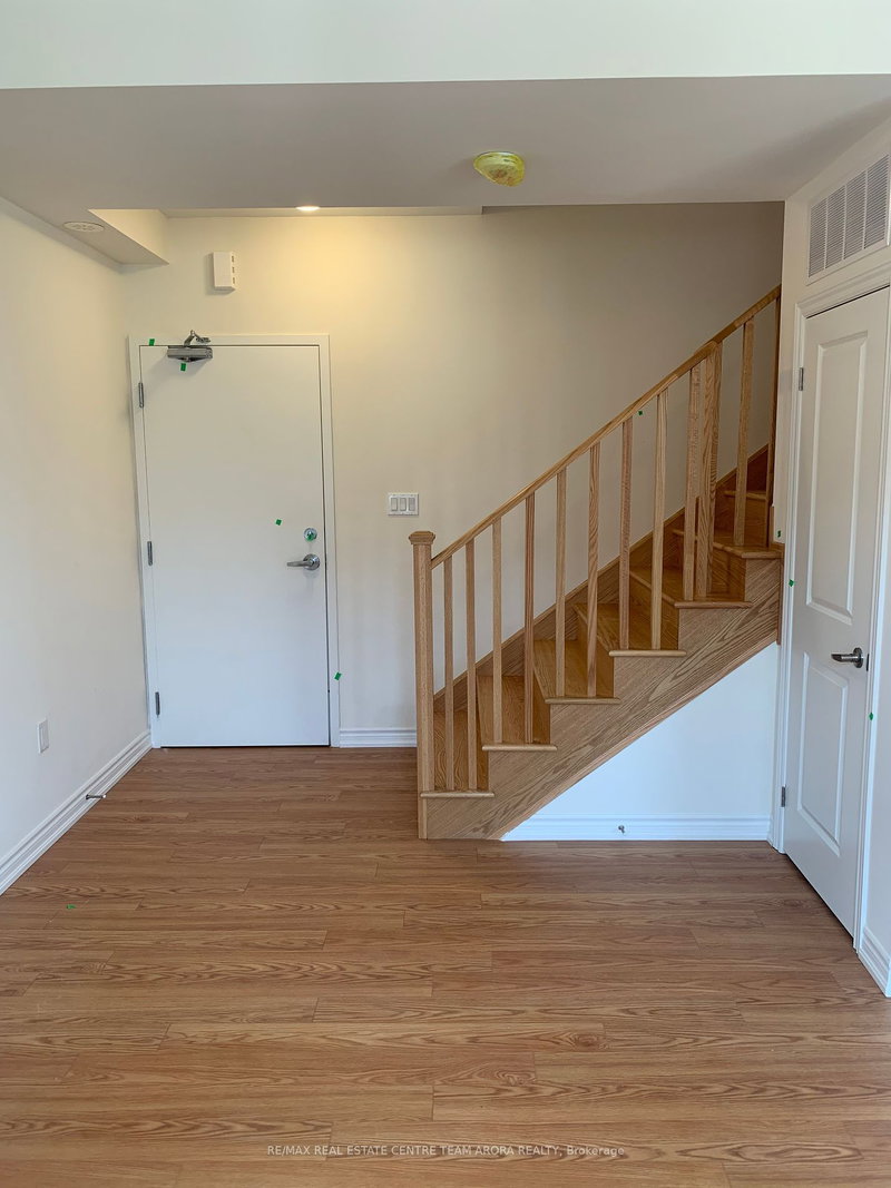 11 - 20 Knotsberry Circ, Brampton, L6Y 6G1 | Image 3