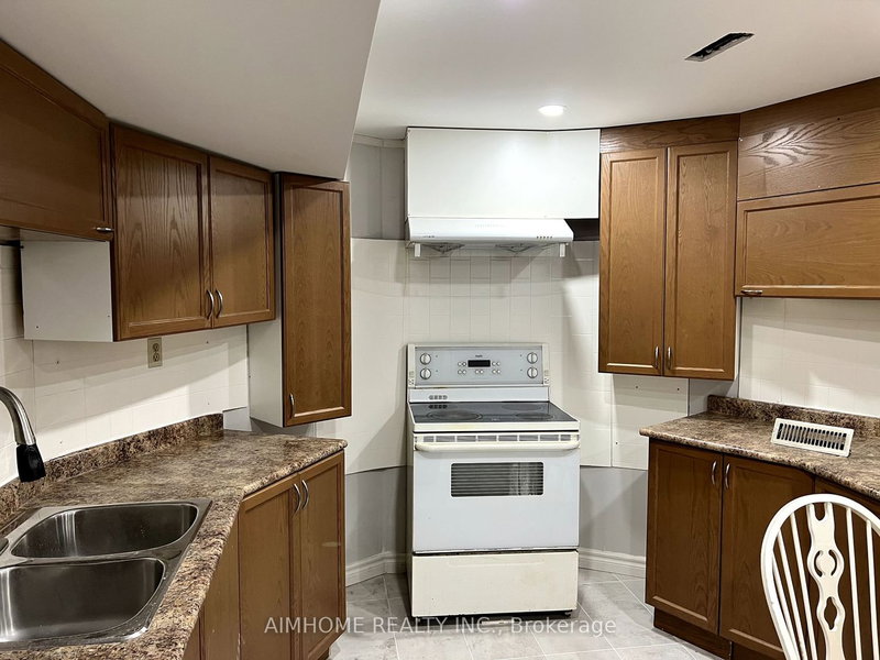 Lower - 1588 Princelea Pl, Mississauga, L5M 3P2 | Image 3