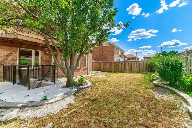 4 Garbutt Cres N, Brampton, L6X 3G5 | Image 3