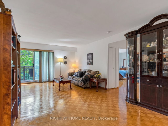 302 - 557 The East Mall