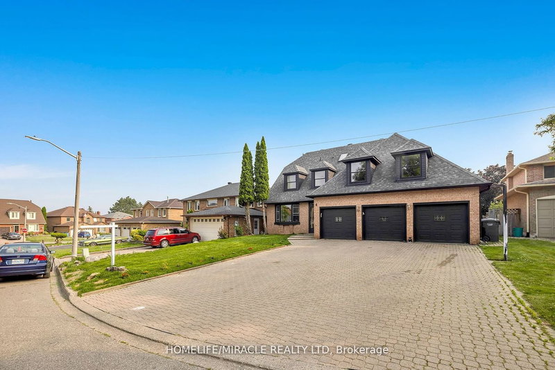 6 Chalmers Crt, Brampton, L6Z 3H1 | Image 2