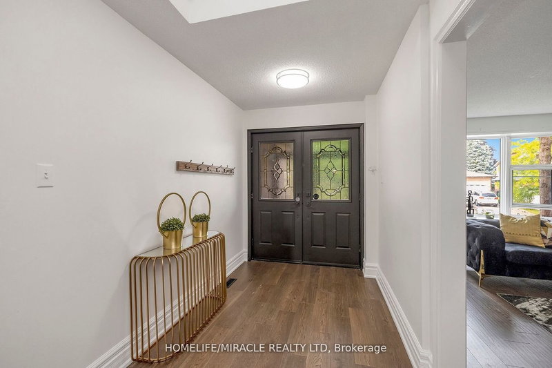 6 Chalmers Crt, Brampton, L6Z 3H1 | Image 3