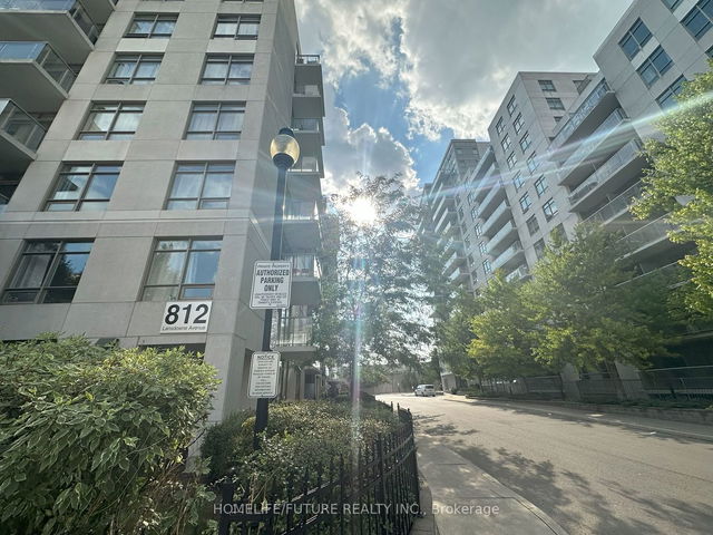 907 - 812 Lansdowne Avenue