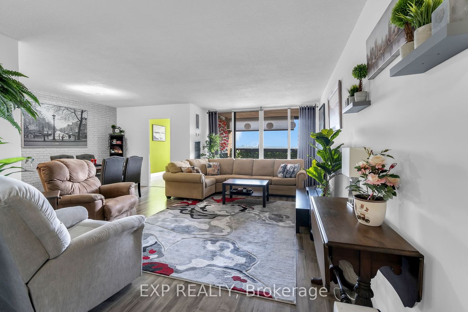 Listing Image 7