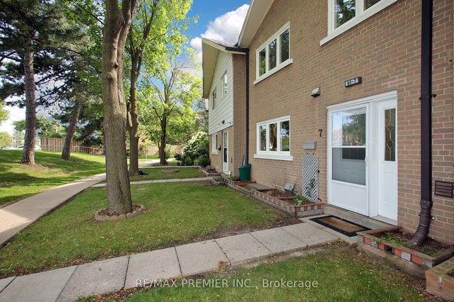 7 - 60 Grandravine Drive