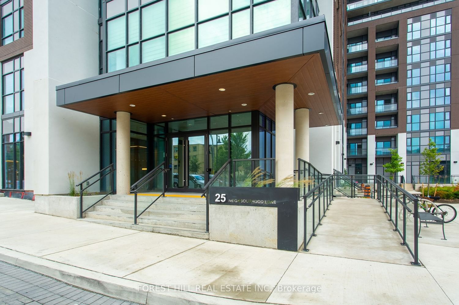 Condo leased at 904-25 Neighbourhood Lane, Toronto, Stonegate-Queensway, M8Y 0C5 - MLS: W6762144