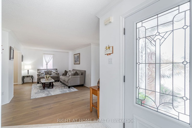 10 Hepburn Cres E, Halton Hills, L7G 5P9 | Image 3