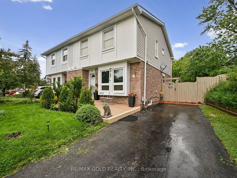 98 Centre St N, Brampton, L6V 2Z3 | Image 3