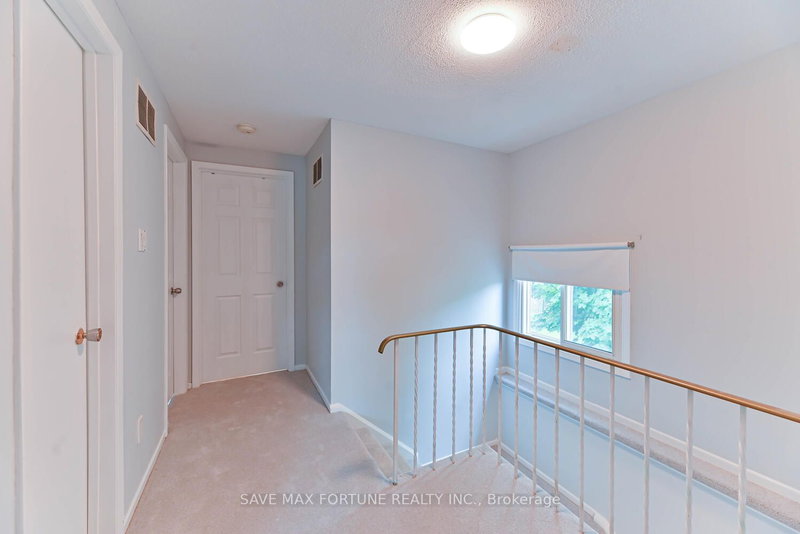 2637 Altadena Crt, Mississauga, L5K 1G1 | Image 3