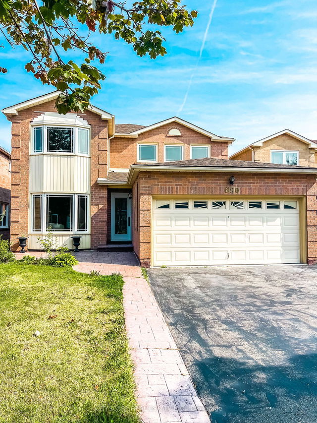680 Savoy Crescent