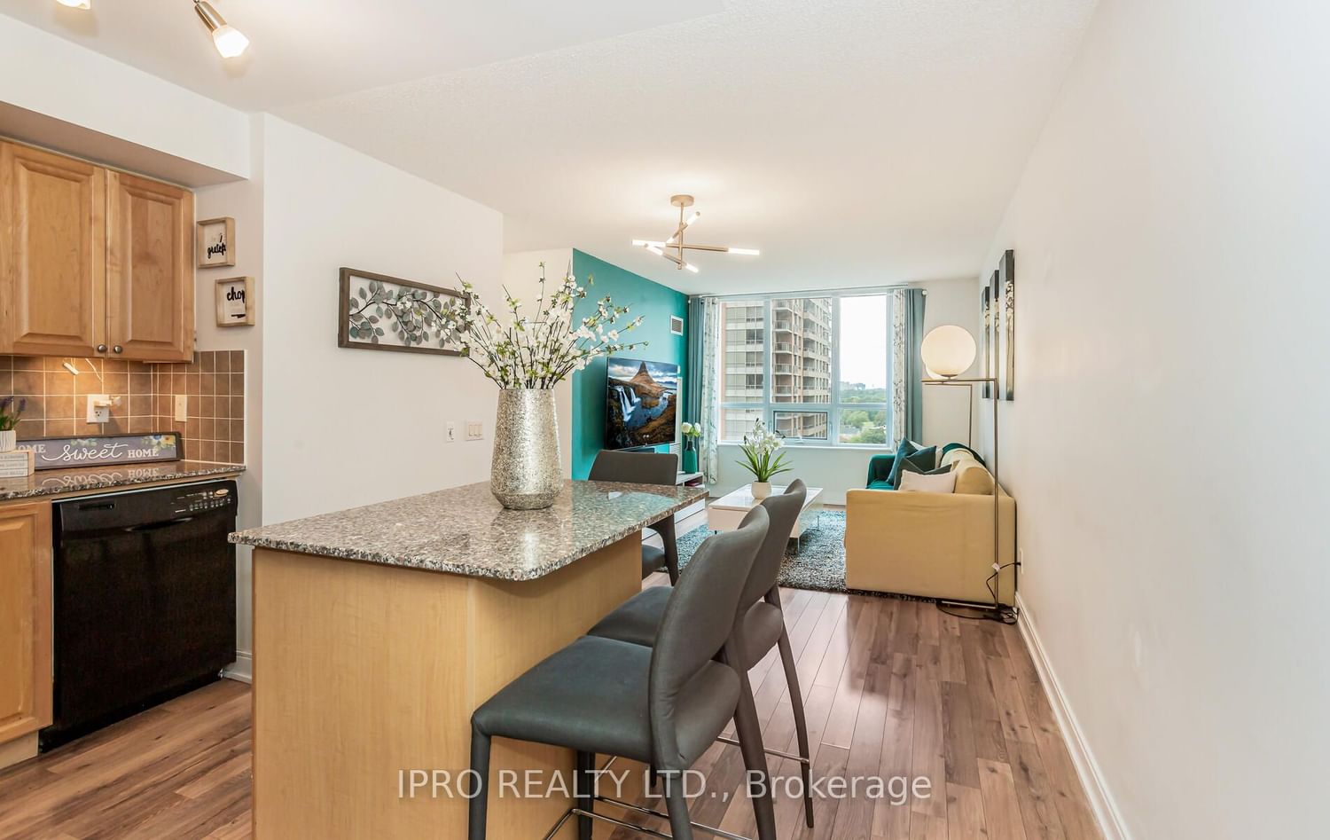 Listing Image 7