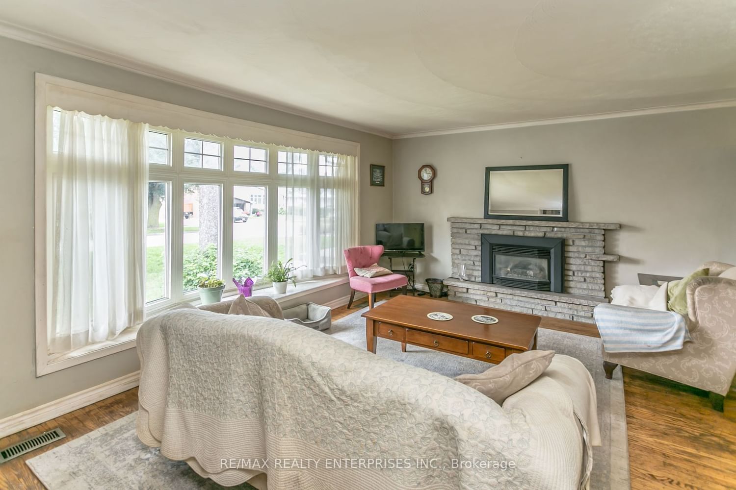 Listing Image 11