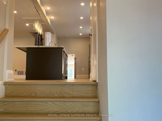 Upper - 2424 Cashmere Avenue