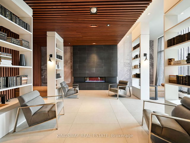 411 - 297 Oak Walk Drive