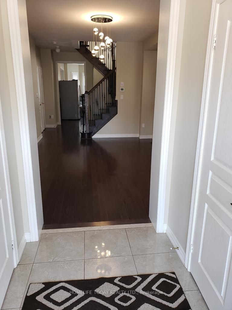 10 Lloyd Cres, Brampton, L7A 4J5 | Image 3