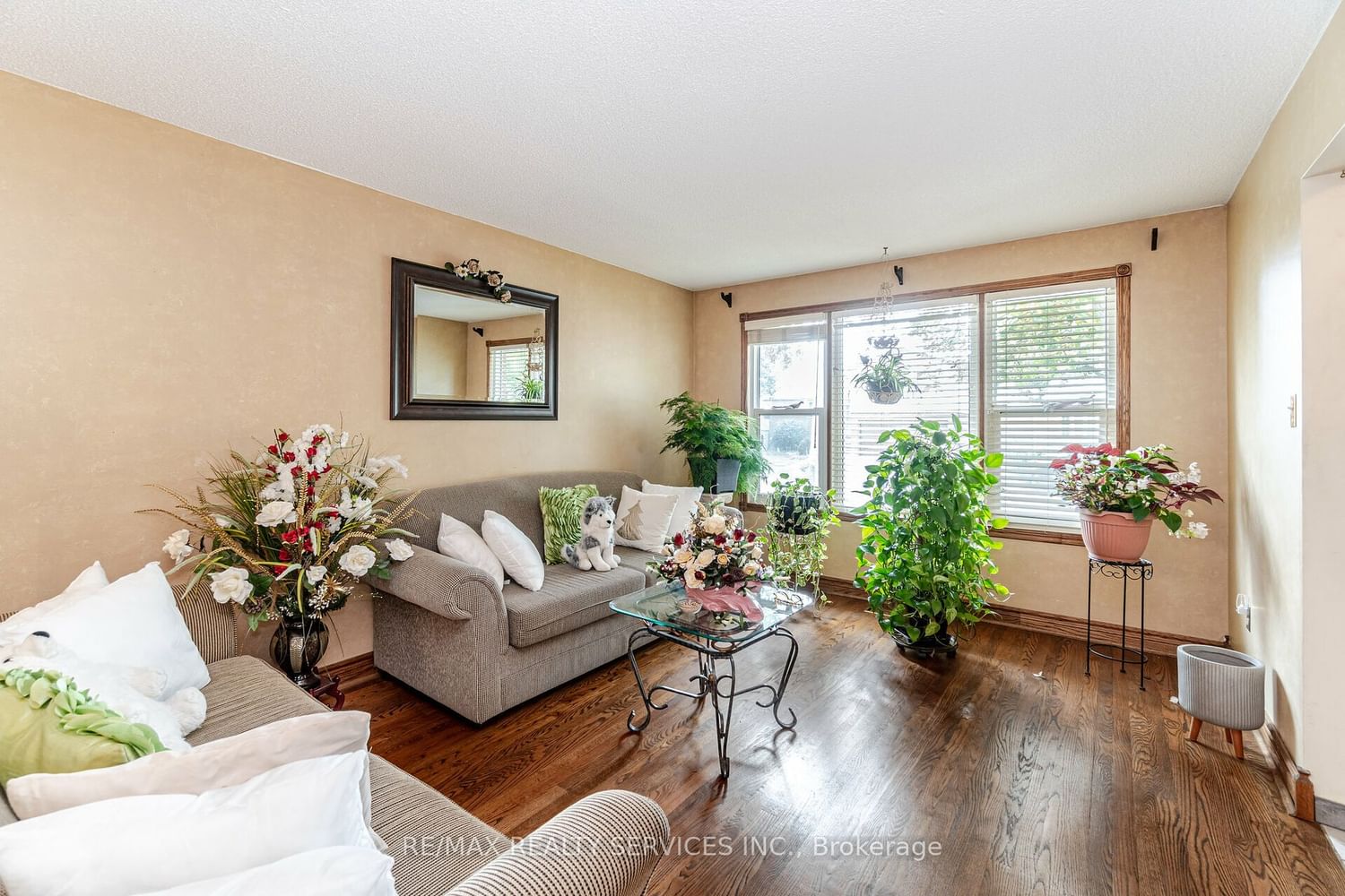 Listing Image 7
