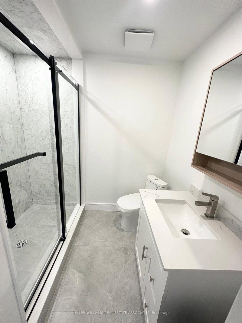 4 - 237 Lakeshore Rd E, Mississauga, L5G 1G8 | Image 3