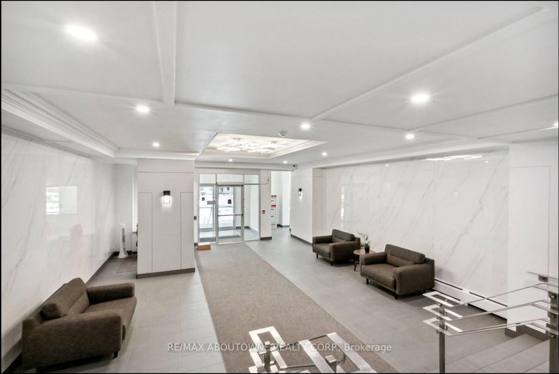 1005 - 975 Warwick Crt, Burlington, L7T 3Z7 | Image 2