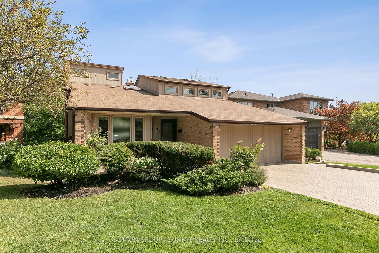 Detached House sold at 5 Esposito Court, Toronto, Eringate-Centennial-West Deane, M9C 5H6 - MLS: W6794412