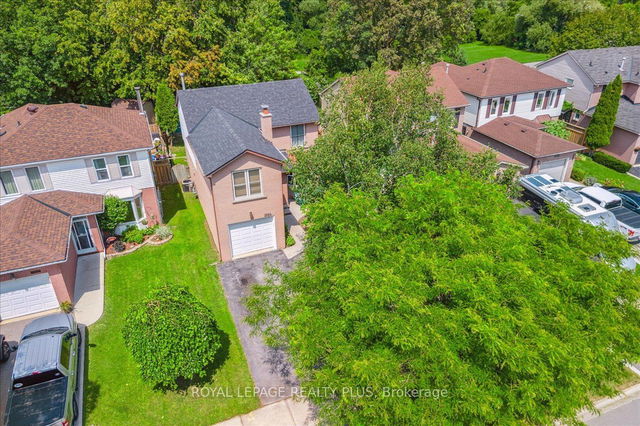 2124 Hunt Crescent