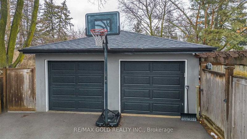 993 Porcupine Ave, Mississauga, L5H 3K6 | Image 3
