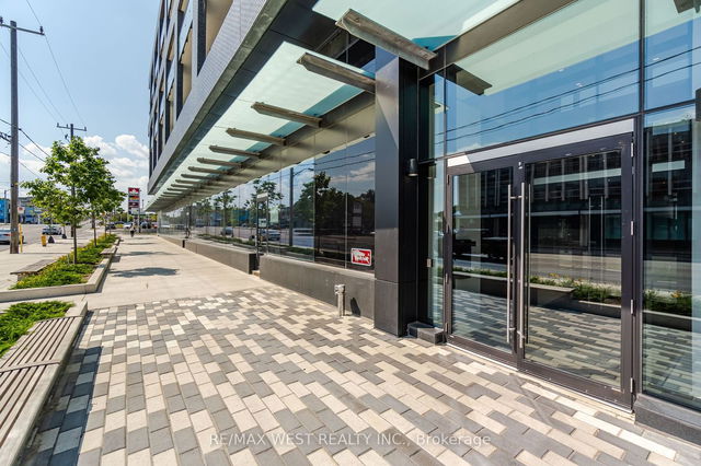 812 - 4208 Dundas Street