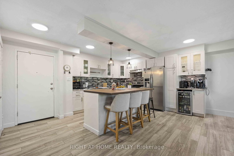 509 - 15 London Green Crt, Toronto, M3N 1K4 | Image 2